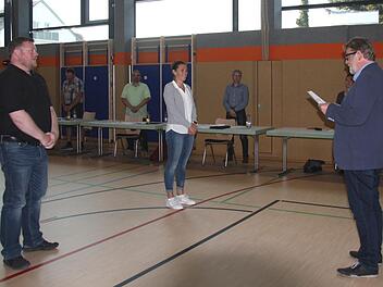 Horst Rehder (r.) vereidigte die weiteren Bürgermeister Axel Gotthardt und Anja Willert.    Foto: Richard Sänger