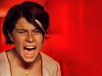 Seltsame Männer treiben Harper (Jessie Buckley) im Psychothriller "Men" an den Rand des Wahnsinns.