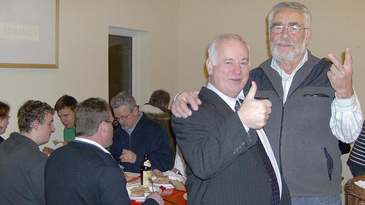 Bürgermeister Rudolf Braun (l.) und Michael Lanes Großvater Joachim Eckardt waren lange Zeit sehr zuversichtlich.Fotos: Malbrich