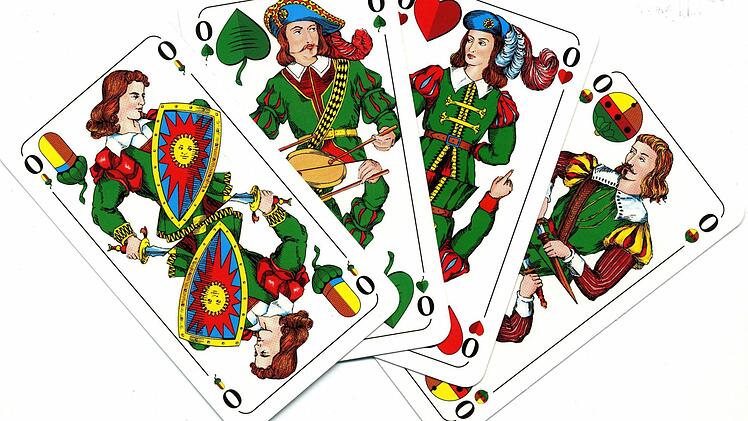 Eichel, Grün, Herz und Schellen - wer vier Ober bekommt, kann beim Schafkopf ein schönes Spiel anmelden. Foto: Stephan Tiroch