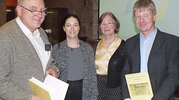 Dorothea Fastnacht (Dritte von rechts) mit den Kreisheimatpflegern des Landkreises Erlangen-Höchstadt: Bettina Keller und Manfred Welker sowie Rolf Dürschner (links), der in Möhrendorf die Wasserräder erforscht und dokumentiert hat. Foto: Magdalena Gosch