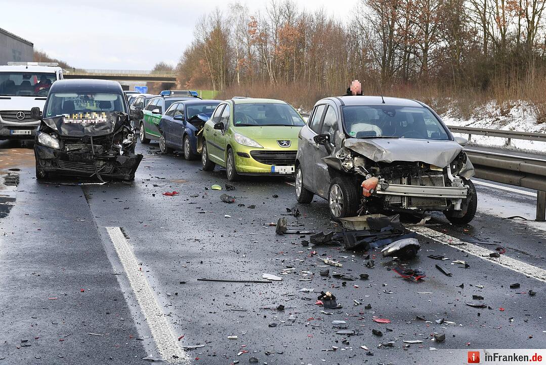 Unfallserie auf A73 bei Buttenheim