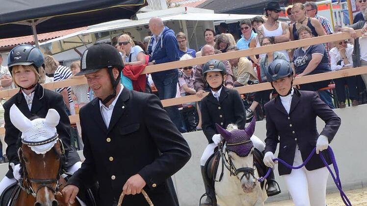 Bei der Pony-Führzügelklasse durfte der Nachwuchs sein Können zeigen.
