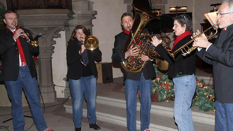 "Rekkenze Brass" (von links) Benjamin Sebald, Christy Belicki, Rainer Streit, Debra Luttrell und Peter Knudsvig begeisterten das Lichtenfelser Publikum.  Foto: Gerda Völk