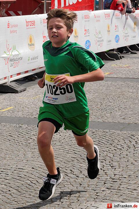Weltkulturerbelauf 2017 in Bamberg: Der Zieleinlauf am Maxplatz