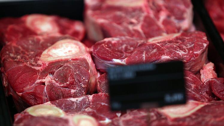 Fleisch k&ouml;nnte schon bald teurer werden. Foto: Oliver Berg/dpa