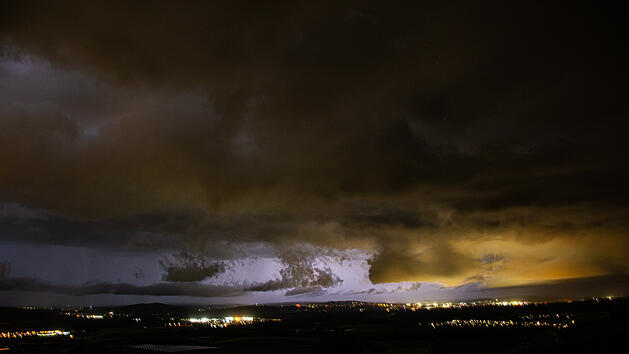 Gewitterfront &uuml;ber Franken l&ouml;st Feuerwehreins&auml;tze aus