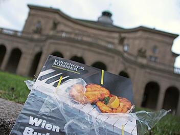 Das Corpus Delicti: ein in Plastik verpacktes Programmheft des Kissinger Sommers.