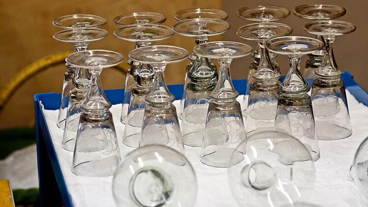 Frisch gereinigt: Historische Gläser in den KunstsammlungenFoto: Jochen Berger