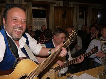 A echte Gaudi: das Wirtshaussingen in Ebersdorf bei Coburg. Foto: Berthold Köhler
