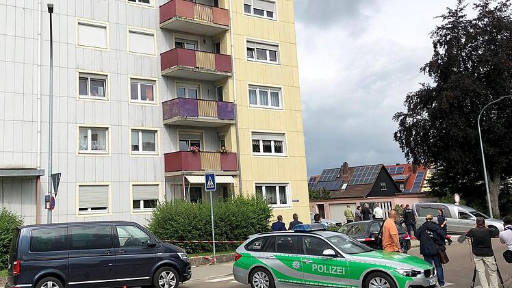 Nach einem Familiendrama im mittelfränkischen Gunzenhausen sind eine Mutter und ihre drei Kinder im Alter von drei, sieben und neun Jahren tot aufgefunden worden. Foto: Catherine Simon/dpa