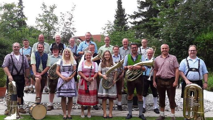 Die Rhöner Rebellen (im Bild) spielen am Sonntag, 8. September bei der Sommerparty des Musikvereins Haard. Am Abend vorher sorgt die Monkeyman Band für Stimmung.Gudrun Bötsch