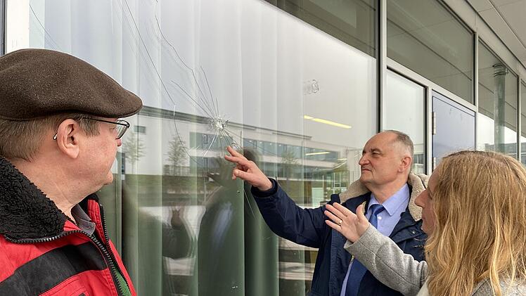 Schulleiter, Hausmeister und die Verantwortlichen vom Landkreis Coburg sind entsetzt.