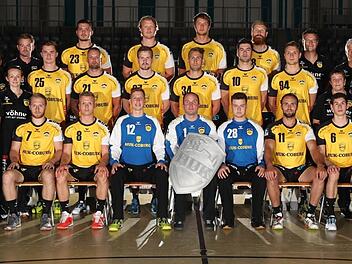 Offizielles Mannschaftsfoto: Mit diesen Spielern startet der HSC 2000 Coburg in die neue Saison.  Foto: PR