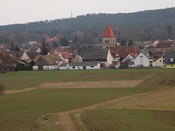 In Heroldsbach ist Bauland knapp. Nun will die Gemeinde im beschleunigten Verfahren Flächen für eien Wohnbebauung zur Verfügung stellen.  Foto: Josef Hofbauer