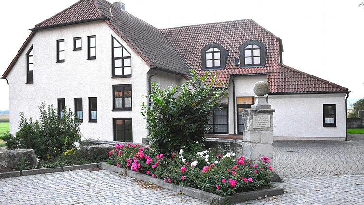 Das Pfarrheim in Goßmannsdorf muss nach etwa 30 Jahren saniert werden.  Foto: Gerhard Schmidt