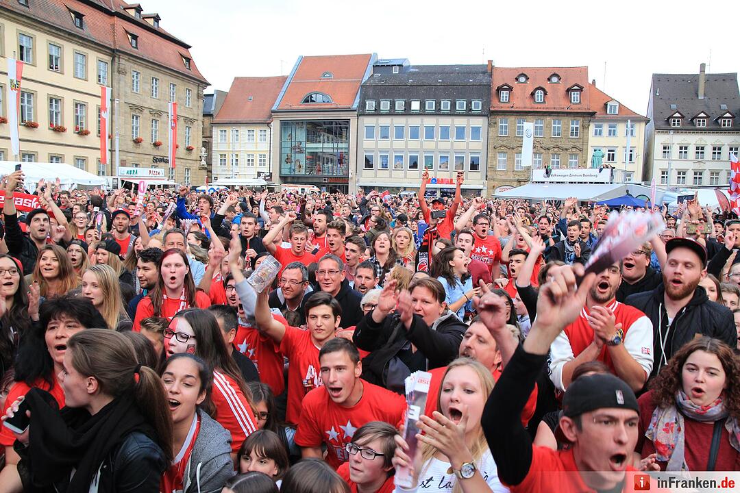 Meister-Party am Maxplatz