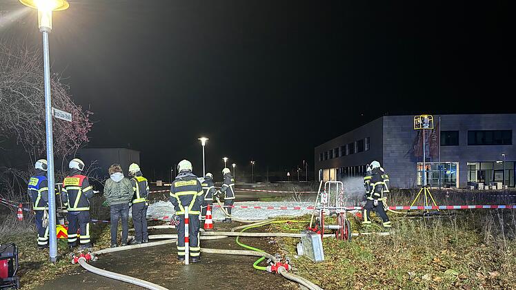 Brand in Drainagesystem fordert Einsatzkräfte am Neujahrsmorgen