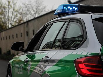 Die Polizei kontrolliert derzeit unangemeldet die Asylunterkünfte im Landkreis Bamberg. Symbolfoto: Christopher Schulz