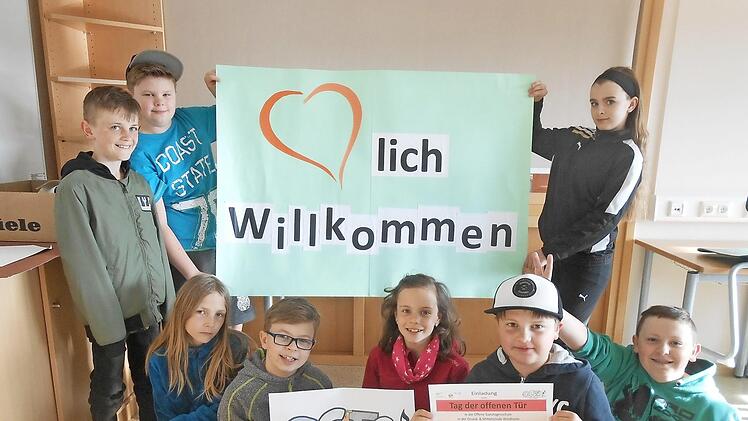 Kinder der Offenen Ganztagesschule in der Grund- und MittelschuleWindheim laden zum "Tag der offenen T&uuml;r". Foto: Heike Sch&uuml;lein