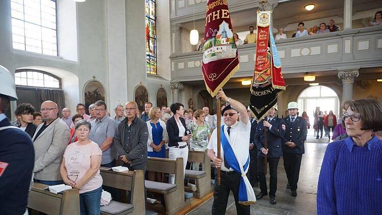 Einzug in die Kirche.Marion Eckert