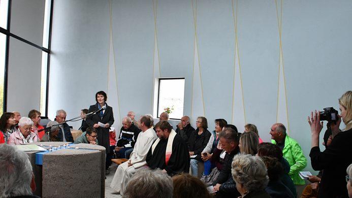 Landrätin Peggy Greiser sagte im Rahmen des Gottesdienstes in der Autobahnkirche Thüringer Tor, dass es wichtig sei, der nachfolgenden Generation das Ereignis des 9. November 1989, die Zeit davor und danach nahezubringen. Foto:  Hanns Friedrich