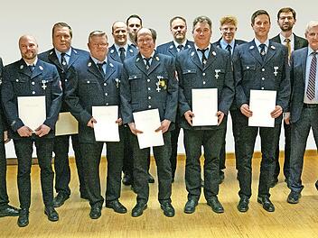 Die Geehrten der Freiwilligen Feuerwehr Trabelsdorf.