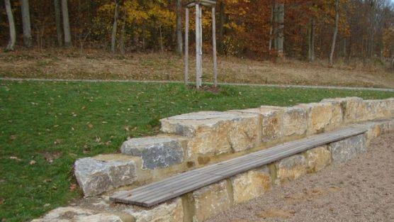 Sitzmauern wie am Ellertshäuser See. Foto: Planungsbüro Glanz