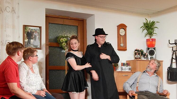 Es naht das Happyend: Jens Rödel, Sandra Zimmermann, Vanessa  Adler, Daniel Gardill und Eberhard Einwag (von links).Horst Wunner