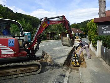 Die Bauarbeiten auf Höhe des Hotels "Behringers" in Behringersmühle haben begonnen. Foto: Thomas Weichert