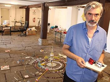 Kitzingen: Kunstwerk aus "Mobilem Atelier" ist fertig - Ausstellung im Bocksbeutelkeller