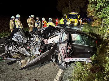 M&uuml;nchberg: 17-J&auml;hriger stirbt bei Unfall - weitere junge Menschen verletzt