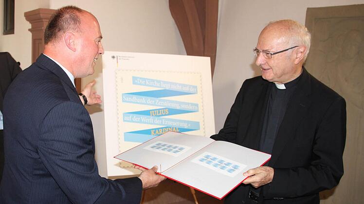 Staatssekretär Hartmut Koschyk (links) und Erzbischof Robert Zollitsch