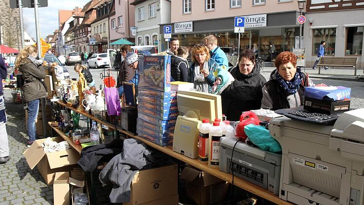Viel los war gleichzeitig beim Geschäftströdel "Ramadama".