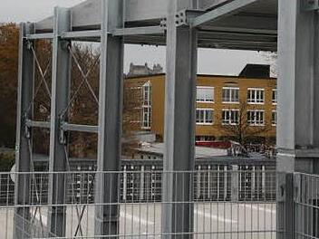 Von einigen Stellen auf der obersten Ebene der neuen Parkpalette ist die Veste zu erblicken. Foto: Simone Bastian