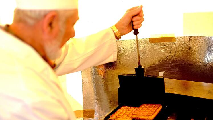 Frisch gebackene Waffeln aus der belgischen Partnerstadt Turnhout. Foto: Gerd Schaar