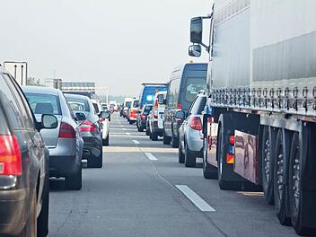 Bei einer Unfallserie auf der A3 wurden mehrere Menschen verletzt und es bildeten sich lange Staus. Symbolfoto:  pixabay/Gellinger