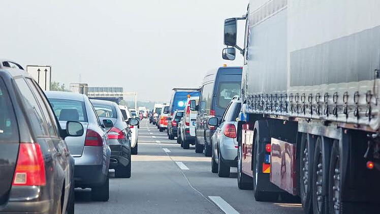 Bei einer Unfallserie auf der A3 wurden mehrere Menschen verletzt und es bildeten sich lange Staus. Symbolfoto:  pixabay/Gellinger