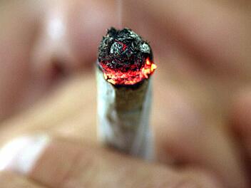 Der junge Mann h&auml;tte sich lieber nicht von seiner Mutter erwischen lassen sollen. Symbolbild, Foto: Boris Roessler/dpa