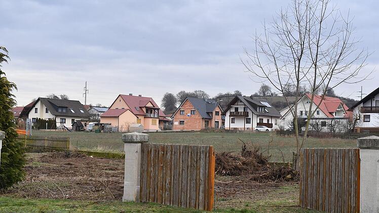 Blick auf das  Staffelbacher Baugebiet, in dem die 30 Reihen-Eckhäuser verwirklicht werden sollen.Foto: Ronald Rinklef