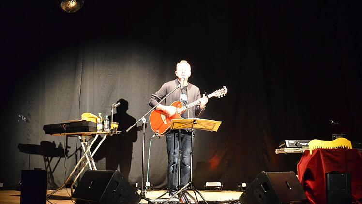 Willy Astor bei seinem Auftritt in Höchstadt. Foto: Larissa Händel
