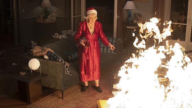 Advent, Advent, die H&uuml;tte brennt: Die beiden Seniorinnen Monique (Dani&egrave;le Lebrun, Bild) und Jeanne (Danielle Fichaud) sind keine ganz unkomplizierten G&auml;ste, wie sich in "Fast perfekte Weihnachten" zeigt.