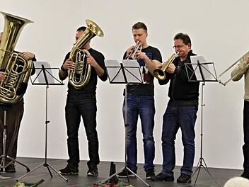 Eine Bläsergruppe des Blasorchesters Ebern spielte für die Senioren.