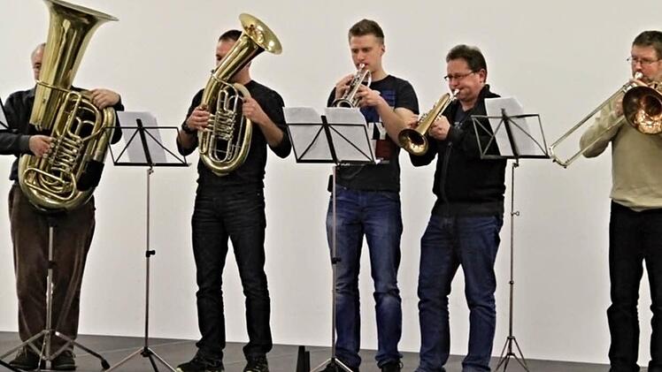 Eine Bläsergruppe des Blasorchesters Ebern spielte für die Senioren.
