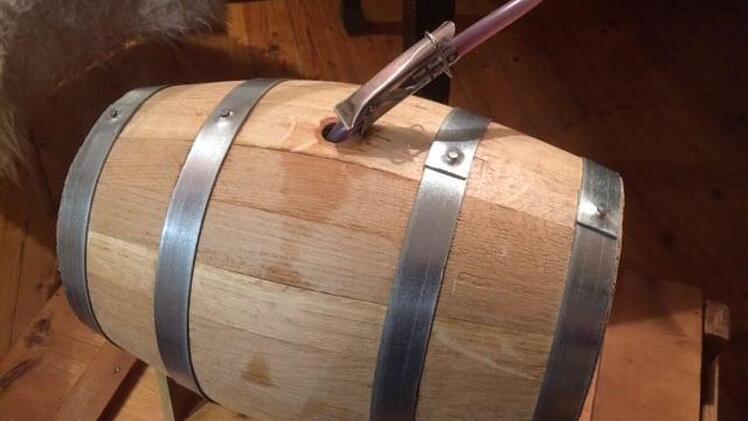 Im Eichenfass reift der Wein, bevor er auf Flaschen gezogen wird.