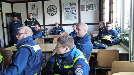 Bei der Lagebesprechung Foto: Karoline Kötter