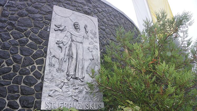 Die Kreuzbergallianz möchte einen Pilgerweg in ihrer Gebietskulisse installieren, der die Gemeinden untereinander und mit dem Kreuzberg verbindet. Inhaltlich soll der Sonnengesang des Heiligen Franziskus die Pilger inspirieren.