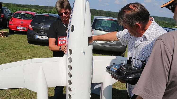 Mit seinem Turbo-Prop-Modell King Air 350 im Maßstab 1:6 war Horst Lohschmidt aus Aschaffenburg angereist.