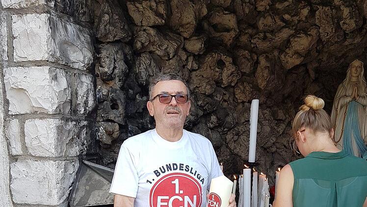 Peter Steinfelder hatte extra in Gößweinstein eine Kerze für den Club angezündet. Ob's geholfen hat? Der Club ist jedenfalls wieder Erstligist.Andrea Spörlein