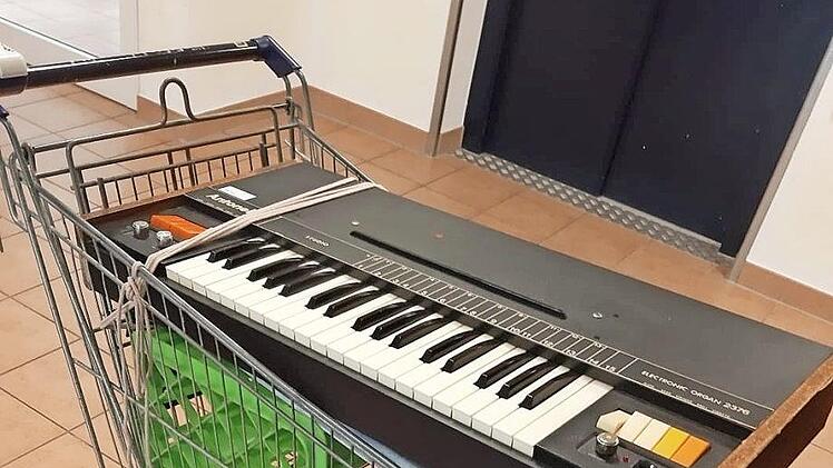 Die fahrbare Orgel leistet momentan guten Dienst.  Fotos: Porsche